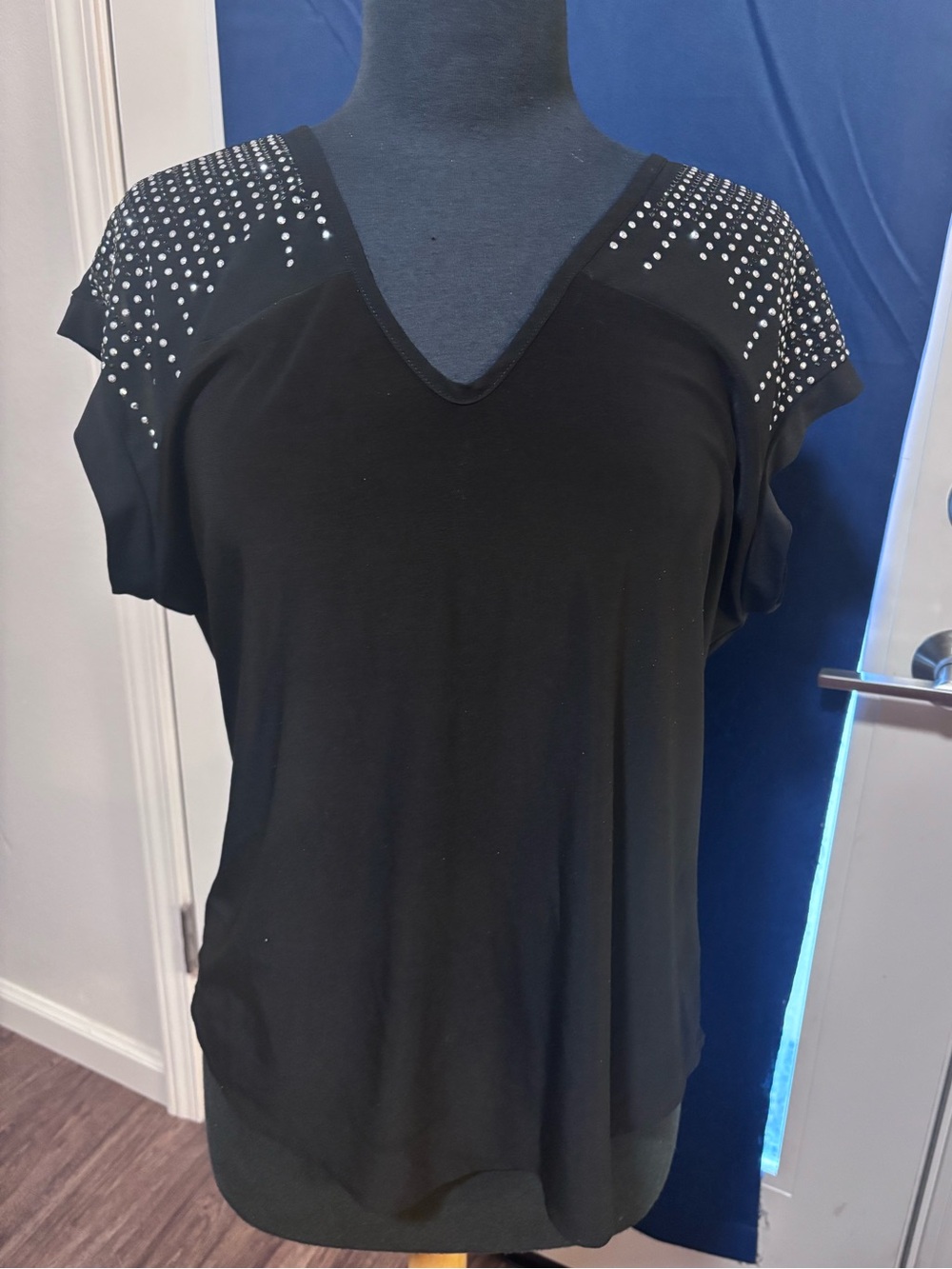 Studded V-Neck Short Sleeve Tee in Black